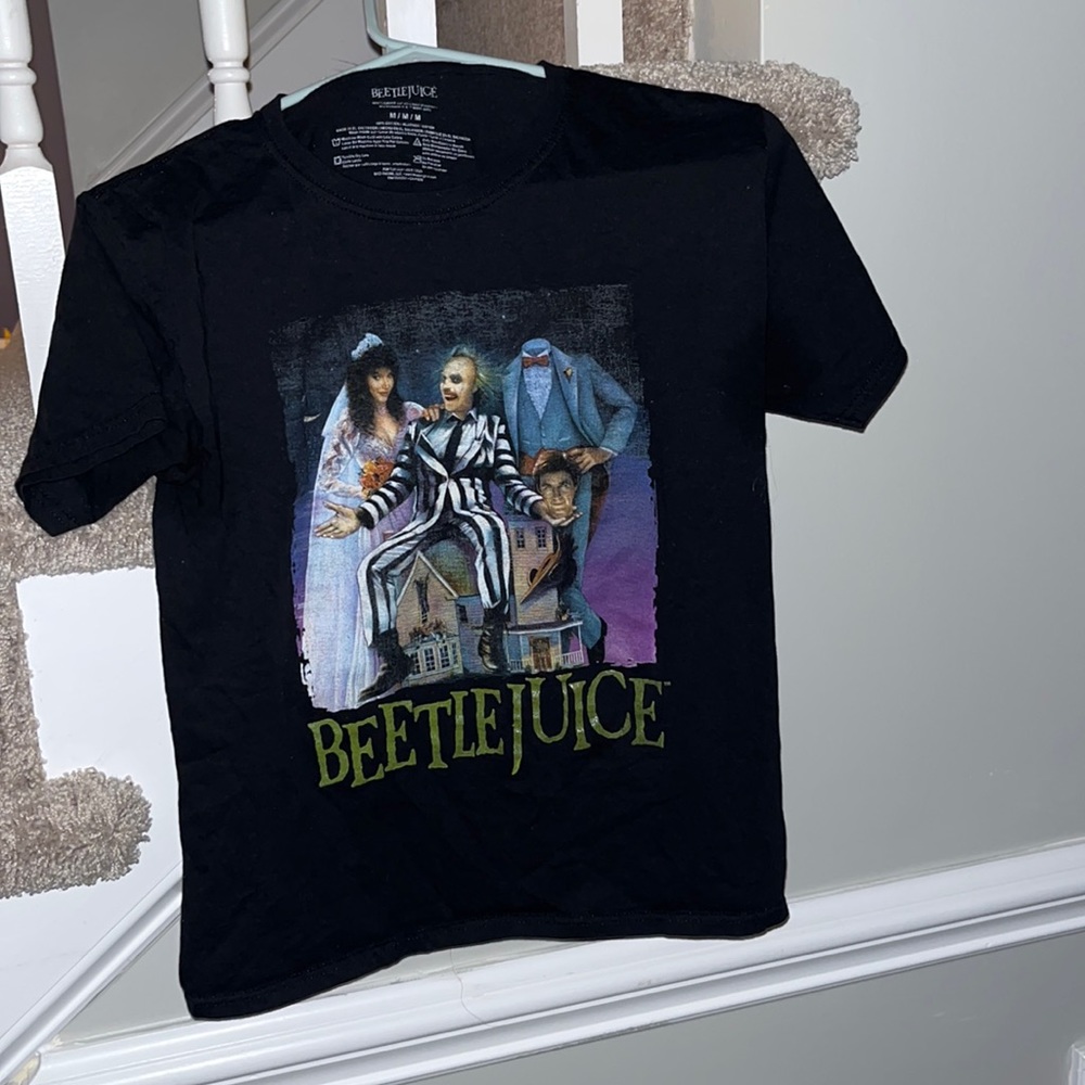 Cropped Beetle Juice shirt